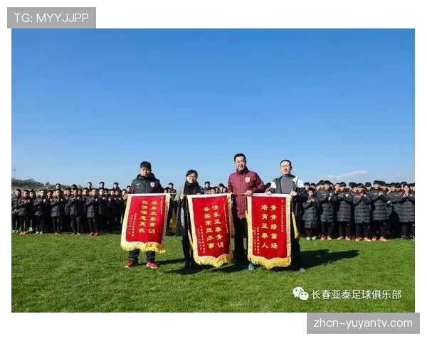 雷恩赛前赠予登贝莱纪念海报,致敬俱乐部青训优秀毕业生 雷恩赛前赠予登贝莱纪念海报,致敬俱乐部青训优秀毕业生